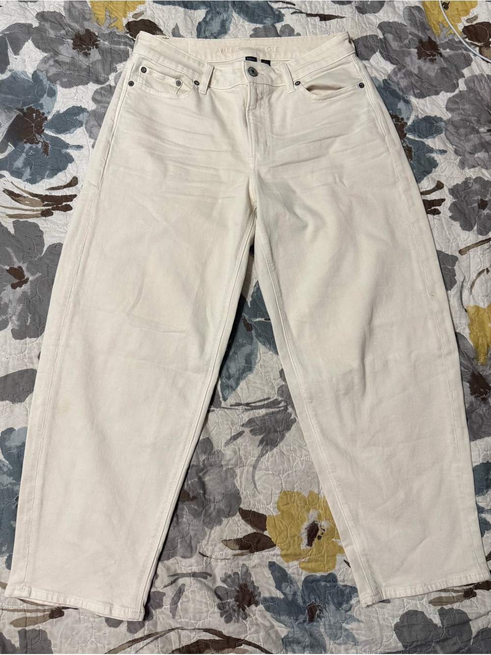 American Eagle Outfitters Cream Boyfriend Jeans